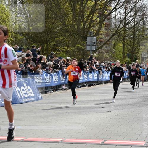 12.04.2026 - 45. Internationalen Wilhelmsburger Insellauf J. Mangold http://msf.ph/oto/9523813 12.04.2026 14:49:07 Ziel 386, 421, 903, 31, 373, 38, 1804, 1836, 5015 meine-sportfotos.de