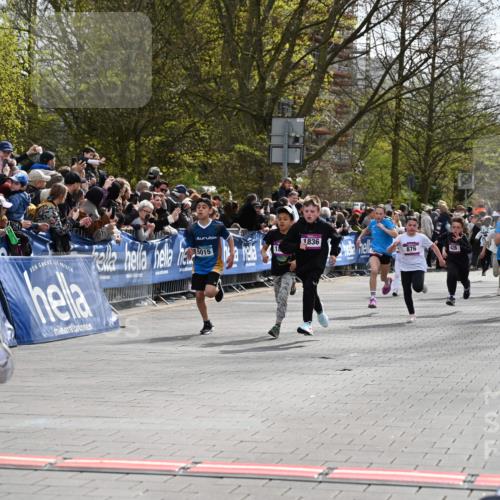 12.04.2026 - 45. Internationalen Wilhelmsburger Insellauf J. Mangold http://msf.ph/oto/9523830 12.04.2026 14:49:10 Ziel 903, 31, 373, 38, 1804, 1836, 5015, 876, 1816, 1815, 428 meine-sportfotos.de