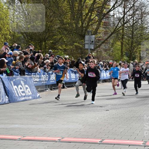12.04.2026 - 45. Internationalen Wilhelmsburger Insellauf J. Mangold http://msf.ph/oto/9523832 12.04.2026 14:49:10 Ziel 903, 31, 373, 38, 1804, 1836, 5015, 876, 1816, 1815, 428 meine-sportfotos.de