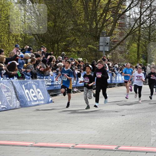 12.04.2026 - 45. Internationalen Wilhelmsburger Insellauf J. Mangold http://msf.ph/oto/9523834 12.04.2026 14:49:10 Ziel 903, 31, 373, 38, 1804, 1836, 5015, 876, 1816, 1815, 428 meine-sportfotos.de