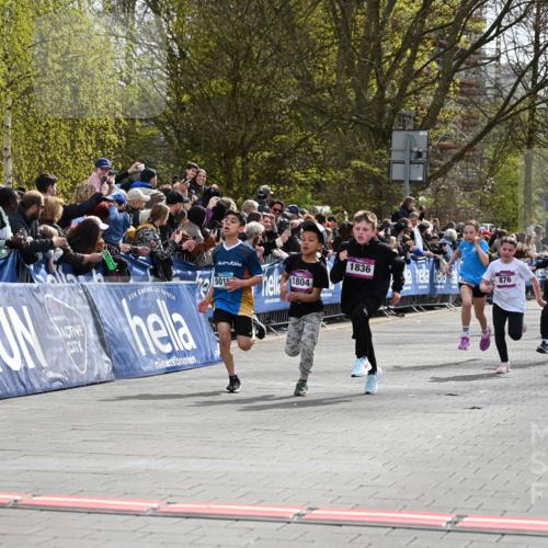 12.04.2026 - 45. Internationalen Wilhelmsburger Insellauf J. Mangold http://msf.ph/oto/9523837 12.04.2026 14:49:10 Ziel 903, 31, 373, 38, 1804, 1836, 5015, 876, 1816, 1815, 428 meine-sportfotos.de