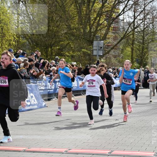 12.04.2026 - 45. Internationalen Wilhelmsburger Insellauf J. Mangold http://msf.ph/oto/9523844 12.04.2026 14:49:11 Ziel 31, 373, 38, 1804, 1836, 5015, 876, 1816, 1815, 428, 385, 371, 433 meine-sportfotos.de