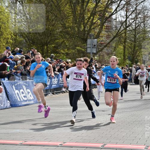 12.04.2026 - 45. Internationalen Wilhelmsburger Insellauf J. Mangold http://msf.ph/oto/9523847 12.04.2026 14:49:12 Ziel 373, 38, 1804, 1836, 5015, 876, 1816, 1815, 428, 385, 371, 433, 487, 887, 73, 1805, 591 meine-sportfotos.de