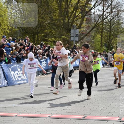 12.04.2026 - 45. Internationalen Wilhelmsburger Insellauf J. Mangold http://msf.ph/oto/9523864 12.04.2026 14:49:14 Ziel 1804, 1836, 5015, 876, 1816, 1815, 428, 385, 371, 433, 487, 887, 73, 1805, 591 meine-sportfotos.de