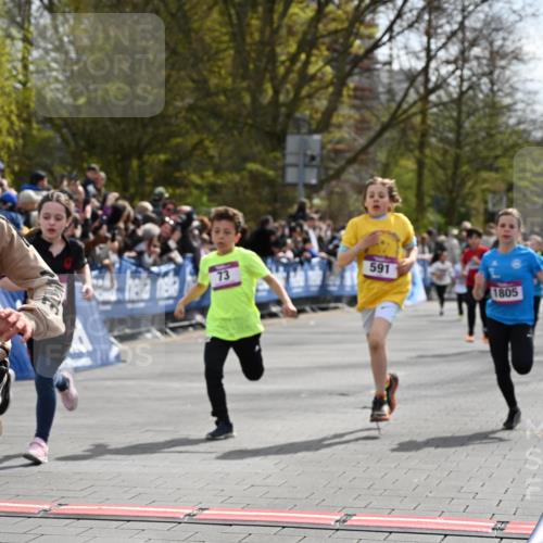12.04.2026 - 45. Internationalen Wilhelmsburger Insellauf J. Mangold http://msf.ph/oto/9523874 12.04.2026 14:49:15 Ziel 1804, 1836, 5015, 876, 1816, 1815, 428, 385, 371, 433, 487, 887, 73, 1805, 591, 1043, 101 meine-sportfotos.de