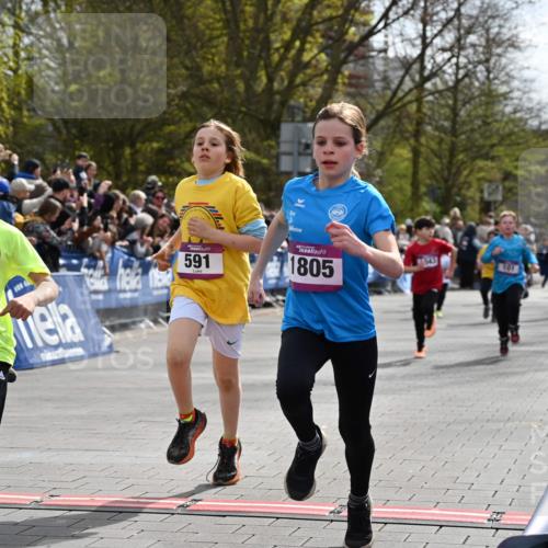 12.04.2026 - 45. Internationalen Wilhelmsburger Insellauf J. Mangold http://msf.ph/oto/9523881 12.04.2026 14:49:16 Ziel 876, 1816, 1815, 428, 385, 371, 433, 487, 887, 73, 1805, 591, 1043, 101 meine-sportfotos.de
