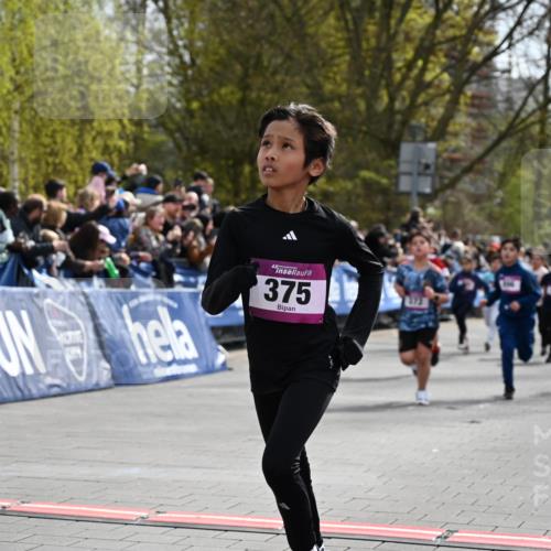 12.04.2026 - 45. Internationalen Wilhelmsburger Insellauf J. Mangold http://msf.ph/oto/9523916 12.04.2026 14:49:24 Ziel 1063, 1048, 601, 418, 684, 597, 1823, 375, 2, 896, 372, 1055, 51, 693, 1817, 100, 855, 897 meine-sportfotos.de