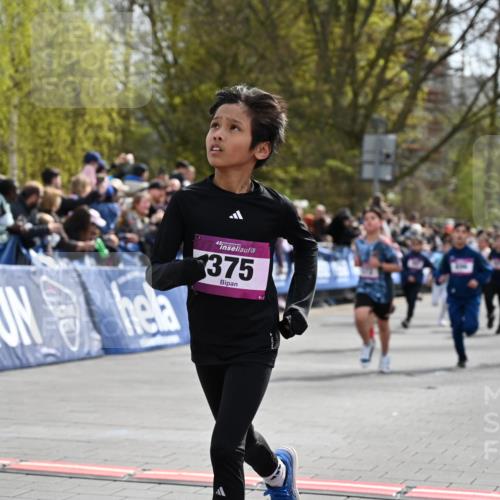 12.04.2026 - 45. Internationalen Wilhelmsburger Insellauf J. Mangold http://msf.ph/oto/9523917 12.04.2026 14:49:24 Ziel 1063, 1048, 601, 418, 684, 597, 1823, 375, 2, 896, 372, 1055, 51, 693, 1817, 100, 855, 897 meine-sportfotos.de