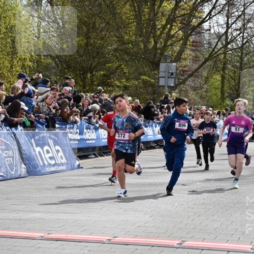 12.04.2026 - 45. Internationalen Wilhelmsburger Insellauf J. Mangold http://msf.ph/oto/9523920 12.04.2026 14:49:25 Ziel 1063, 1048, 601, 418, 684, 597, 1823, 375, 2, 896, 372, 1055, 51, 693, 1817, 100, 855, 897, 353, 666, 1827, 378 meine-sportfotos.de