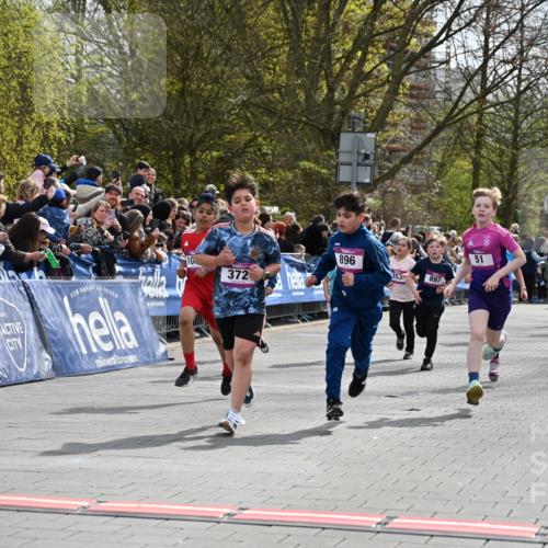 12.04.2026 - 45. Internationalen Wilhelmsburger Insellauf J. Mangold http://msf.ph/oto/9523923 12.04.2026 14:49:25 Ziel 1063, 1048, 601, 418, 684, 597, 1823, 375, 2, 896, 372, 1055, 51, 693, 1817, 100, 855, 897, 353, 666, 1827, 378 meine-sportfotos.de