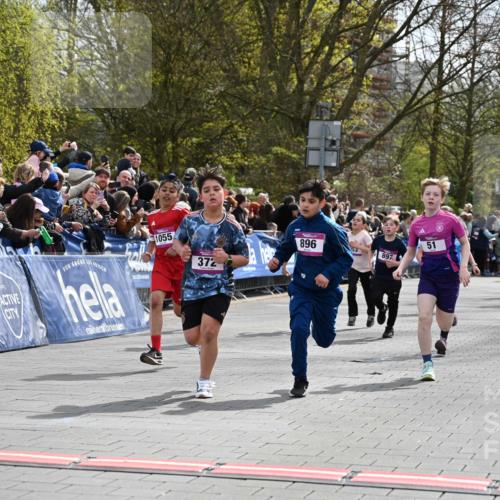 12.04.2026 - 45. Internationalen Wilhelmsburger Insellauf J. Mangold http://msf.ph/oto/9523924 12.04.2026 14:49:25 Ziel 1063, 1048, 601, 418, 684, 597, 1823, 375, 2, 896, 372, 1055, 51, 693, 1817, 100, 855, 897, 353, 666, 1827, 378 meine-sportfotos.de