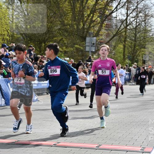 12.04.2026 - 45. Internationalen Wilhelmsburger Insellauf J. Mangold http://msf.ph/oto/9523930 12.04.2026 14:49:26 Ziel 418, 684, 597, 1823, 375, 2, 896, 372, 1055, 51, 693, 1817, 100, 855, 897, 353, 666, 1827, 378, 17, 501 meine-sportfotos.de