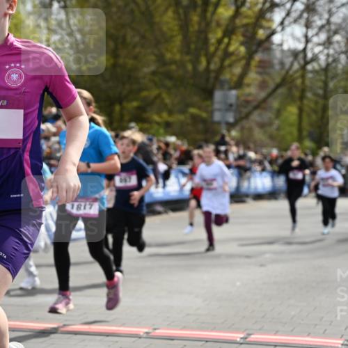 12.04.2026 - 45. Internationalen Wilhelmsburger Insellauf J. Mangold http://msf.ph/oto/9523938 12.04.2026 14:49:27 Ziel 375, 2, 896, 372, 1055, 51, 693, 1817, 100, 855, 897, 353, 666, 1827, 378, 17, 501 meine-sportfotos.de
