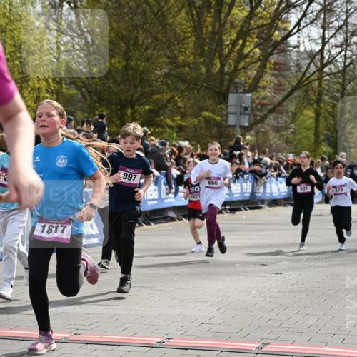 12.04.2026 - 45. Internationalen Wilhelmsburger Insellauf J. Mangold http://msf.ph/oto/9523940 12.04.2026 14:49:28 Ziel 2, 896, 372, 1055, 51, 693, 1817, 100, 855, 897, 353, 666, 1827, 378, 17, 501, 586 meine-sportfotos.de