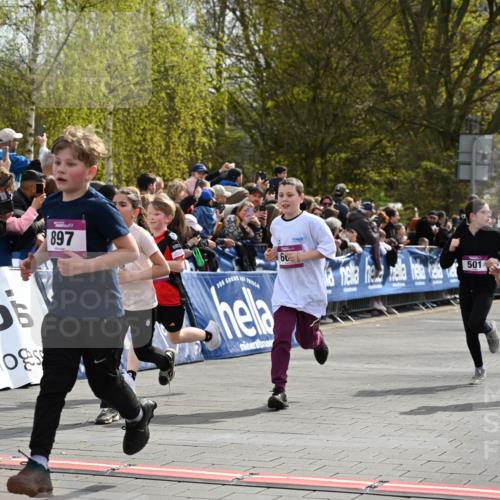 12.04.2026 - 45. Internationalen Wilhelmsburger Insellauf J. Mangold http://msf.ph/oto/9523950 12.04.2026 14:49:29 Ziel 896, 372, 1055, 51, 693, 1817, 100, 855, 897, 353, 666, 1827, 378, 17, 501, 586, 1809, 440 meine-sportfotos.de
