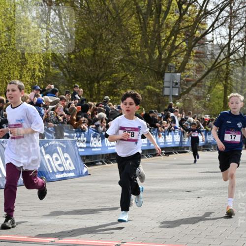 12.04.2026 - 45. Internationalen Wilhelmsburger Insellauf J. Mangold http://msf.ph/oto/9523951 12.04.2026 14:49:29 Ziel 896, 372, 1055, 51, 693, 1817, 100, 855, 897, 353, 666, 1827, 378, 17, 501, 586, 1809, 440 meine-sportfotos.de