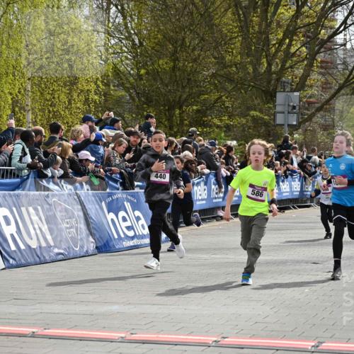 12.04.2026 - 45. Internationalen Wilhelmsburger Insellauf J. Mangold http://msf.ph/oto/9523964 12.04.2026 14:49:32 Ziel 855, 897, 353, 666, 1827, 378, 17, 501, 586, 1809, 440, 881, 348, 602, 627 meine-sportfotos.de