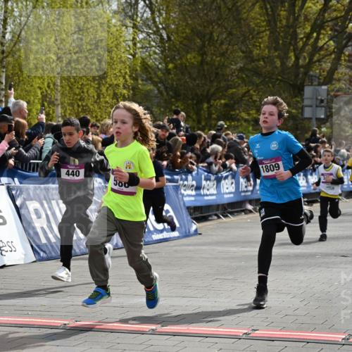 12.04.2026 - 45. Internationalen Wilhelmsburger Insellauf J. Mangold http://msf.ph/oto/9523972 12.04.2026 14:49:33 Ziel 353, 666, 1827, 378, 17, 501, 586, 1809, 440, 881, 348, 602, 627, 458 meine-sportfotos.de