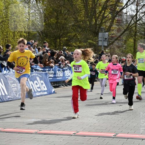 12.04.2026 - 45. Internationalen Wilhelmsburger Insellauf J. Mangold http://msf.ph/oto/9523982 12.04.2026 14:49:36 Ziel 586, 1809, 440, 881, 348, 602, 627, 458, 161, 542, 1842, 894, 882, 652, 1818, 867 meine-sportfotos.de
