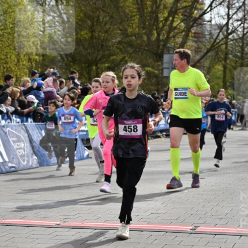 12.04.2026 - 45. Internationalen Wilhelmsburger Insellauf J. Mangold http://msf.ph/oto/9523993 12.04.2026 14:49:37 Ziel 1809, 440, 881, 348, 602, 627, 458, 161, 542, 1842, 894, 882, 652, 1818, 867, 377 meine-sportfotos.de