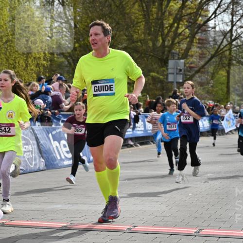 12.04.2026 - 45. Internationalen Wilhelmsburger Insellauf J. Mangold http://msf.ph/oto/9523997 12.04.2026 14:49:38 Ziel 881, 348, 602, 627, 458, 161, 542, 1842, 894, 882, 652, 1818, 867, 377, 879, 1839 meine-sportfotos.de