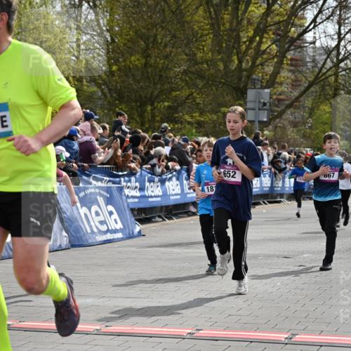 12.04.2026 - 45. Internationalen Wilhelmsburger Insellauf J. Mangold http://msf.ph/oto/9524004 12.04.2026 14:49:39 Ziel 348, 602, 627, 458, 161, 542, 1842, 894, 882, 652, 1818, 867, 377, 879, 1839, 401, 1812 meine-sportfotos.de