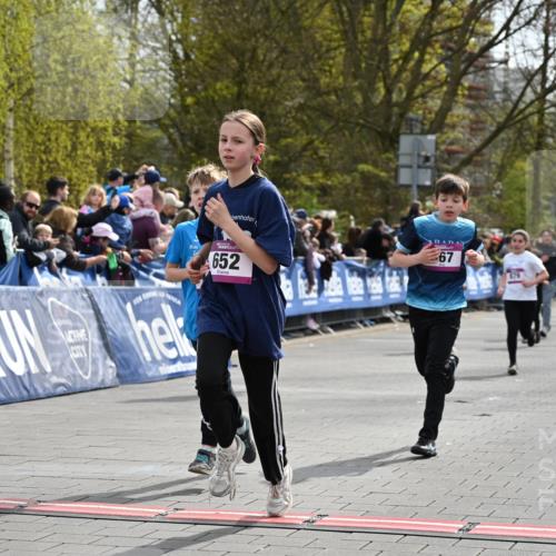 12.04.2026 - 45. Internationalen Wilhelmsburger Insellauf J. Mangold http://msf.ph/oto/9524010 12.04.2026 14:49:39 Ziel 348, 602, 627, 458, 161, 542, 1842, 894, 882, 652, 1818, 867, 377, 879, 1839, 401, 1812 meine-sportfotos.de