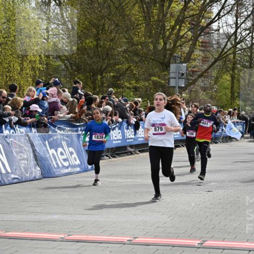 12.04.2026 - 45. Internationalen Wilhelmsburger Insellauf J. Mangold http://msf.ph/oto/9524020 12.04.2026 14:49:41 Ziel 458, 161, 542, 1842, 894, 882, 652, 1818, 867, 377, 879, 1839, 401, 1812, 106, 169, 1 meine-sportfotos.de
