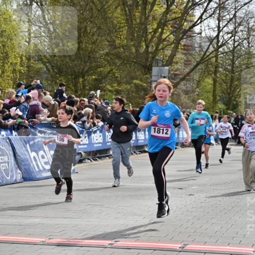 12.04.2026 - 45. Internationalen Wilhelmsburger Insellauf J. Mangold http://msf.ph/oto/9524034 12.04.2026 14:49:43 Ziel 882, 652, 1818, 867, 377, 879, 1839, 401, 1812, 106, 169, 1, 1813, 497, 1808, 406 meine-sportfotos.de