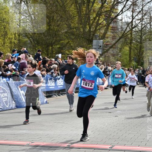 12.04.2026 - 45. Internationalen Wilhelmsburger Insellauf J. Mangold http://msf.ph/oto/9524036 12.04.2026 14:49:43 Ziel 882, 652, 1818, 867, 377, 879, 1839, 401, 1812, 106, 169, 1, 1813, 497, 1808, 406 meine-sportfotos.de