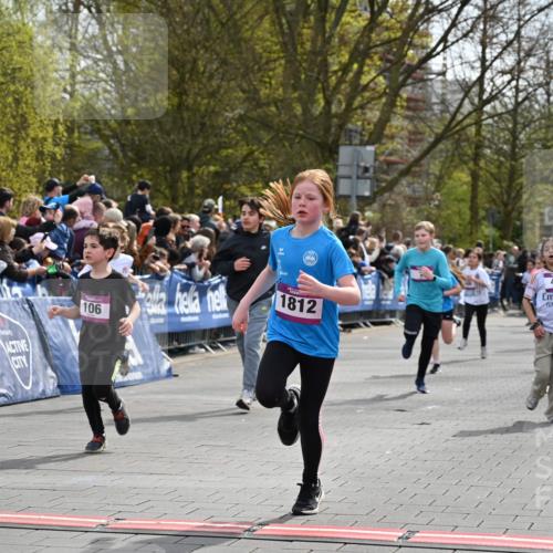12.04.2026 - 45. Internationalen Wilhelmsburger Insellauf J. Mangold http://msf.ph/oto/9524037 12.04.2026 14:49:43 Ziel 882, 652, 1818, 867, 377, 879, 1839, 401, 1812, 106, 169, 1, 1813, 497, 1808, 406 meine-sportfotos.de