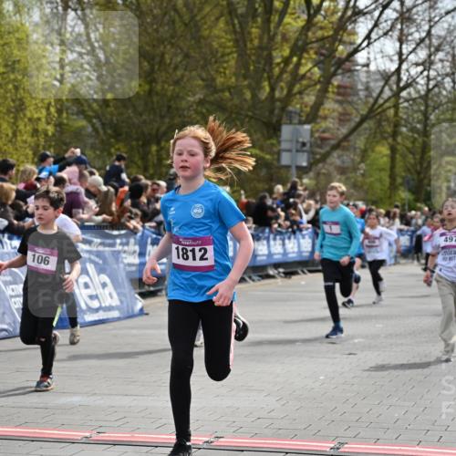 12.04.2026 - 45. Internationalen Wilhelmsburger Insellauf J. Mangold http://msf.ph/oto/9524040 12.04.2026 14:49:44 Ziel 867, 377, 879, 1839, 401, 1812, 106, 169, 1, 1813, 497, 1808, 406, 1811, 367 meine-sportfotos.de