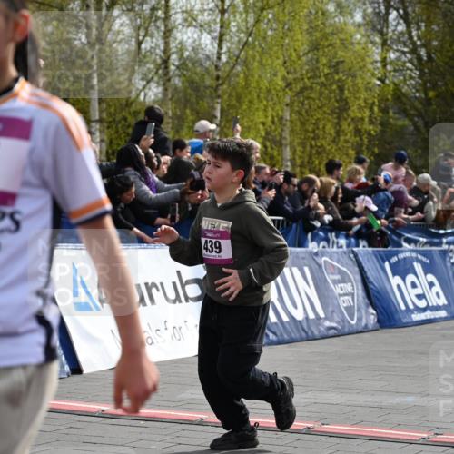 12.04.2026 - 45. Internationalen Wilhelmsburger Insellauf J. Mangold http://msf.ph/oto/9524071 12.04.2026 14:49:51 Ziel 497, 1808, 406, 1811, 367, 1830, 1848, 439, 389, 1821 meine-sportfotos.de