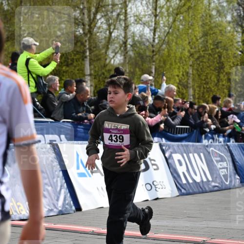 12.04.2026 - 45. Internationalen Wilhelmsburger Insellauf J. Mangold http://msf.ph/oto/9524074 12.04.2026 14:49:51 Ziel 497, 1808, 406, 1811, 367, 1830, 1848, 439, 389, 1821 meine-sportfotos.de