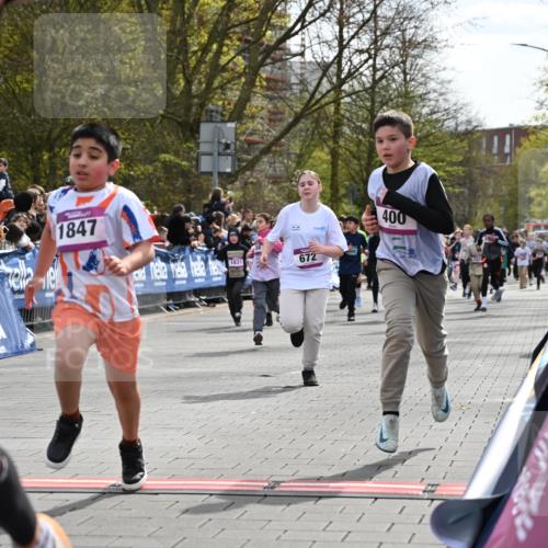 12.04.2026 - 45. Internationalen Wilhelmsburger Insellauf J. Mangold http://msf.ph/oto/9524112 12.04.2026 14:50:01 Ziel 402, 451, 608, 466, 878, 849, 861, 875, 572, 336, 1036, 1847, 400, 672, 368, 898, 1039 meine-sportfotos.de
