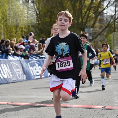12.04.2026 - 45. Internationalen Wilhelmsburger Insellauf J. Mangold http://msf.ph/oto/9524150 12.04.2026 14:50:08 Ziel 898, 1039, 901, 131, 1061, 624, 1825, 141, 164, 113, 1845, 1849, 1810, 352, 902, 1814, 860, 854, 885, 1801, 138, 355, 856 meine-sportfotos.de