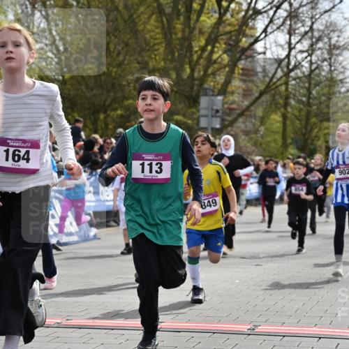 12.04.2026 - 45. Internationalen Wilhelmsburger Insellauf J. Mangold http://msf.ph/oto/9524154 12.04.2026 14:50:09 Ziel 898, 1039, 901, 131, 1061, 624, 1825, 141, 164, 113, 1845, 1849, 1810, 352, 902, 1814, 860, 854, 885, 1801, 138, 355, 856, 1038, 516, 445 meine-sportfotos.de