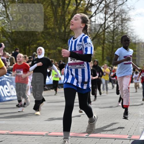 12.04.2026 - 45. Internationalen Wilhelmsburger Insellauf J. Mangold http://msf.ph/oto/9524164 12.04.2026 14:50:10 Ziel 901, 131, 1061, 624, 1825, 141, 164, 113, 1845, 1849, 1810, 352, 902, 1814, 860, 854, 885, 1801, 138, 355, 856, 1038, 516, 445, 395, 600, 168, 396, 871 meine-sportfotos.de