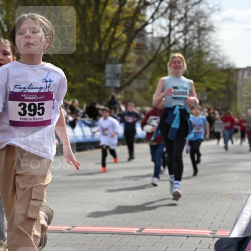 12.04.2026 - 45. Internationalen Wilhelmsburger Insellauf J. Mangold http://msf.ph/oto/9524188 12.04.2026 14:50:15 Ziel 854, 885, 1801, 138, 355, 856, 1038, 516, 445, 395, 600, 168, 396, 871, 173, 369, 21, 403, 398, 1064, 667, 661, 1829 meine-sportfotos.de