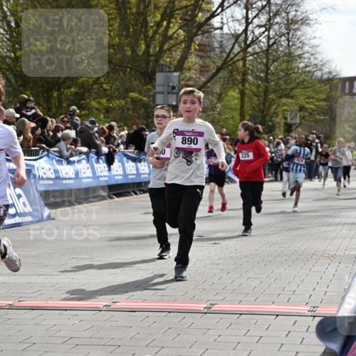 12.04.2026 - 45. Internationalen Wilhelmsburger Insellauf J. Mangold http://msf.ph/oto/9524235 12.04.2026 14:50:22 Ziel 667, 661, 1829, 561, 469, 397, 393, 376, 890, 500, 1037, 335, 370, 345, 429, 905, 461 meine-sportfotos.de