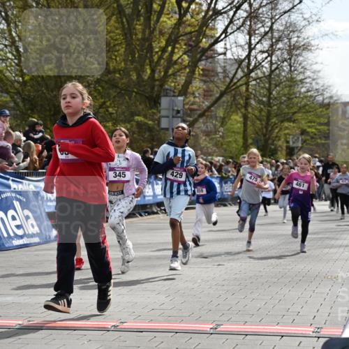 12.04.2026 - 45. Internationalen Wilhelmsburger Insellauf J. Mangold http://msf.ph/oto/9524253 12.04.2026 14:50:25 Ziel 397, 393, 376, 890, 500, 1037, 335, 370, 345, 429, 905, 461, 475, 859, 1840 meine-sportfotos.de