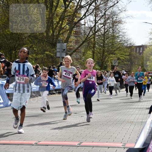 12.04.2026 - 45. Internationalen Wilhelmsburger Insellauf J. Mangold http://msf.ph/oto/9524259 12.04.2026 14:50:26 Ziel 376, 890, 500, 1037, 335, 370, 345, 429, 905, 461, 475, 859, 1840, 504, 333, 391, 407 meine-sportfotos.de