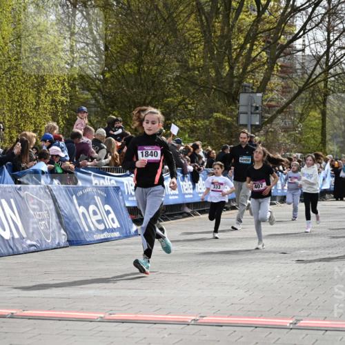12.04.2026 - 45. Internationalen Wilhelmsburger Insellauf J. Mangold http://msf.ph/oto/9524263 12.04.2026 14:50:28 Ziel 1037, 335, 370, 345, 429, 905, 461, 475, 859, 1840, 504, 333, 391, 407, 883, 452 meine-sportfotos.de