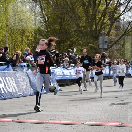 12.04.2026 - 45. Internationalen Wilhelmsburger Insellauf J. Mangold http://msf.ph/oto/9524268 12.04.2026 14:50:29 Ziel 370, 345, 429, 905, 461, 475, 859, 1840, 504, 333, 391, 407, 883, 452, 1834, 491 meine-sportfotos.de