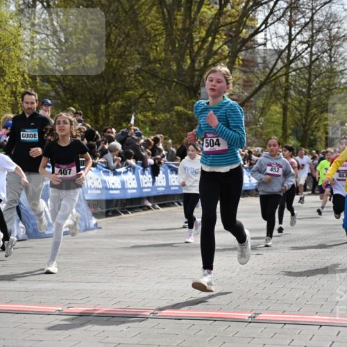 12.04.2026 - 45. Internationalen Wilhelmsburger Insellauf J. Mangold http://msf.ph/oto/9524275 12.04.2026 14:50:30 Ziel 345, 429, 905, 461, 475, 859, 1840, 504, 333, 391, 407, 883, 452, 1834, 491, 426, 392 meine-sportfotos.de