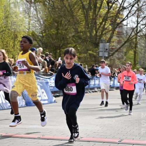 12.04.2026 - 45. Internationalen Wilhelmsburger Insellauf J. Mangold http://msf.ph/oto/9524300 12.04.2026 14:50:36 Ziel 452, 1834, 491, 426, 392, 880, 151, 1035, 330, 362, 865, 1844 meine-sportfotos.de