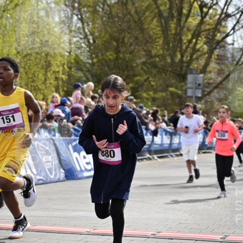 12.04.2026 - 45. Internationalen Wilhelmsburger Insellauf J. Mangold http://msf.ph/oto/9524303 12.04.2026 14:50:36 Ziel 452, 1834, 491, 426, 392, 880, 151, 1035, 330, 362, 865, 1844 meine-sportfotos.de