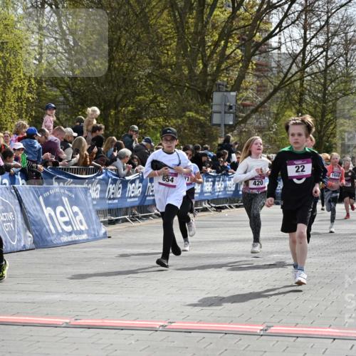 12.04.2026 - 45. Internationalen Wilhelmsburger Insellauf J. Mangold http://msf.ph/oto/9524325 12.04.2026 14:50:41 Ziel 330, 362, 865, 1844, 98, 22, 654, 420, 877, 1049 meine-sportfotos.de
