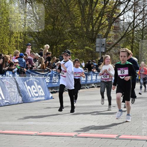 12.04.2026 - 45. Internationalen Wilhelmsburger Insellauf J. Mangold http://msf.ph/oto/9524328 12.04.2026 14:50:41 Ziel 330, 362, 865, 1844, 98, 22, 654, 420, 877, 1049 meine-sportfotos.de
