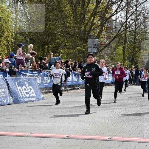 12.04.2026 - 45. Internationalen Wilhelmsburger Insellauf J. Mangold http://msf.ph/oto/9524418 12.04.2026 14:51:00 Ziel 858, 531, 493, 1822, 495, 1041, 1052, 116, 593 meine-sportfotos.de